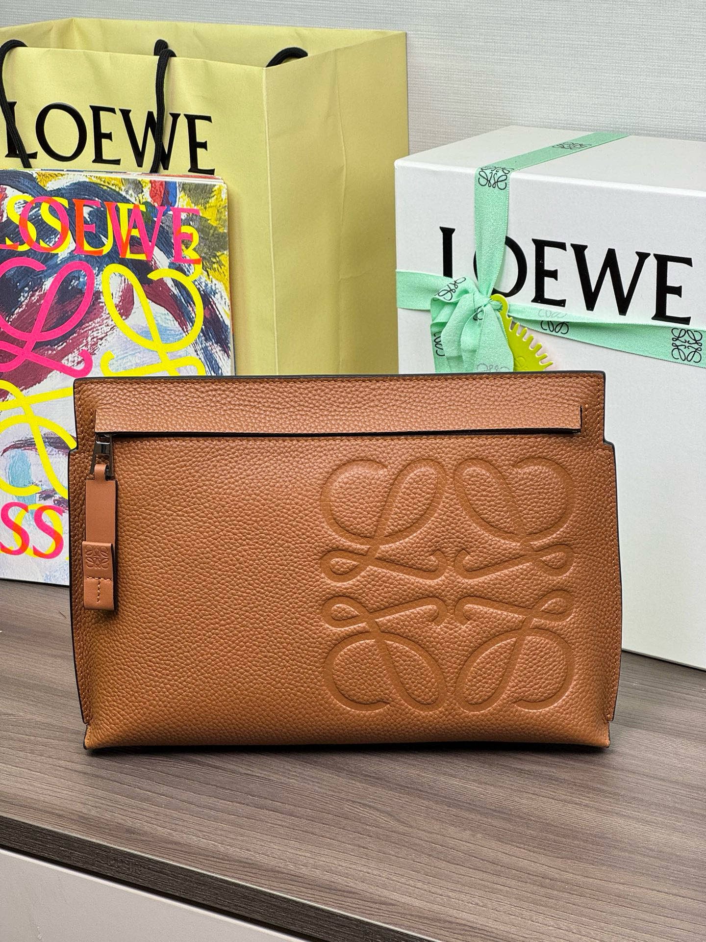 Loewe Brand T Full-grain Leather Handbag B6052804 - Image 2