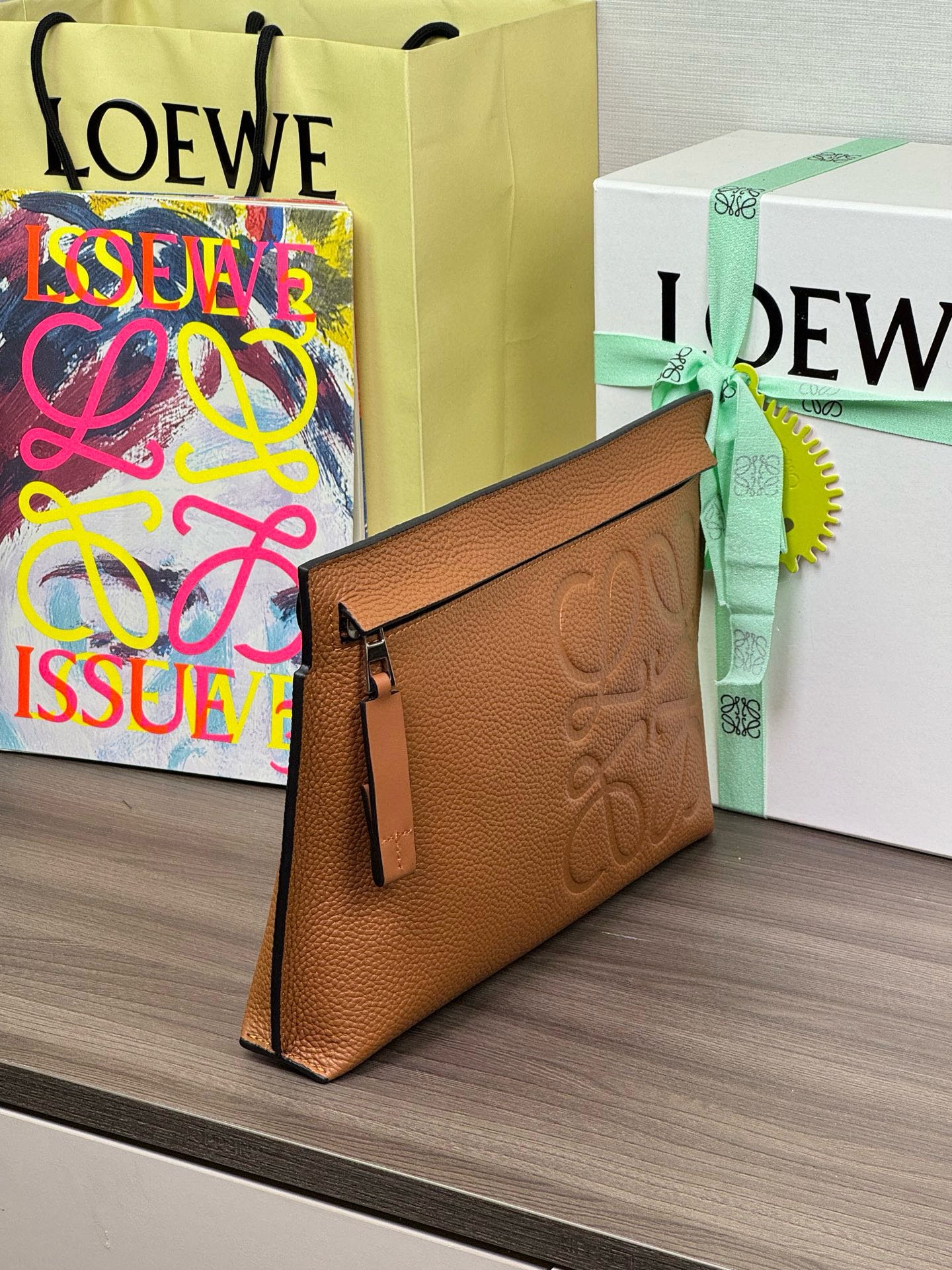 Loewe Brand T Full-grain Leather Handbag B6052804 - Image 3