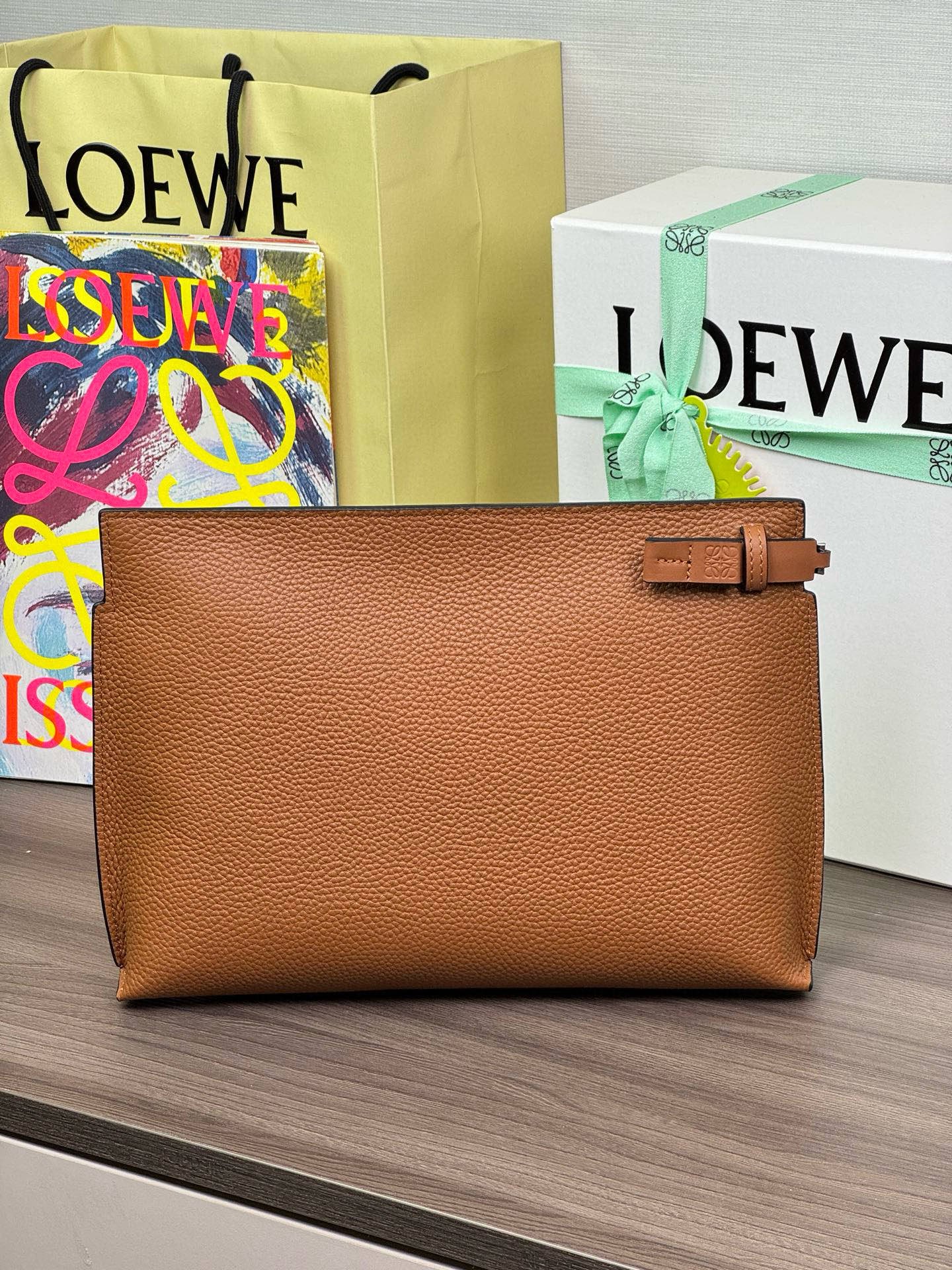 Loewe Brand T Full-grain Leather Handbag B6052804 - Image 4