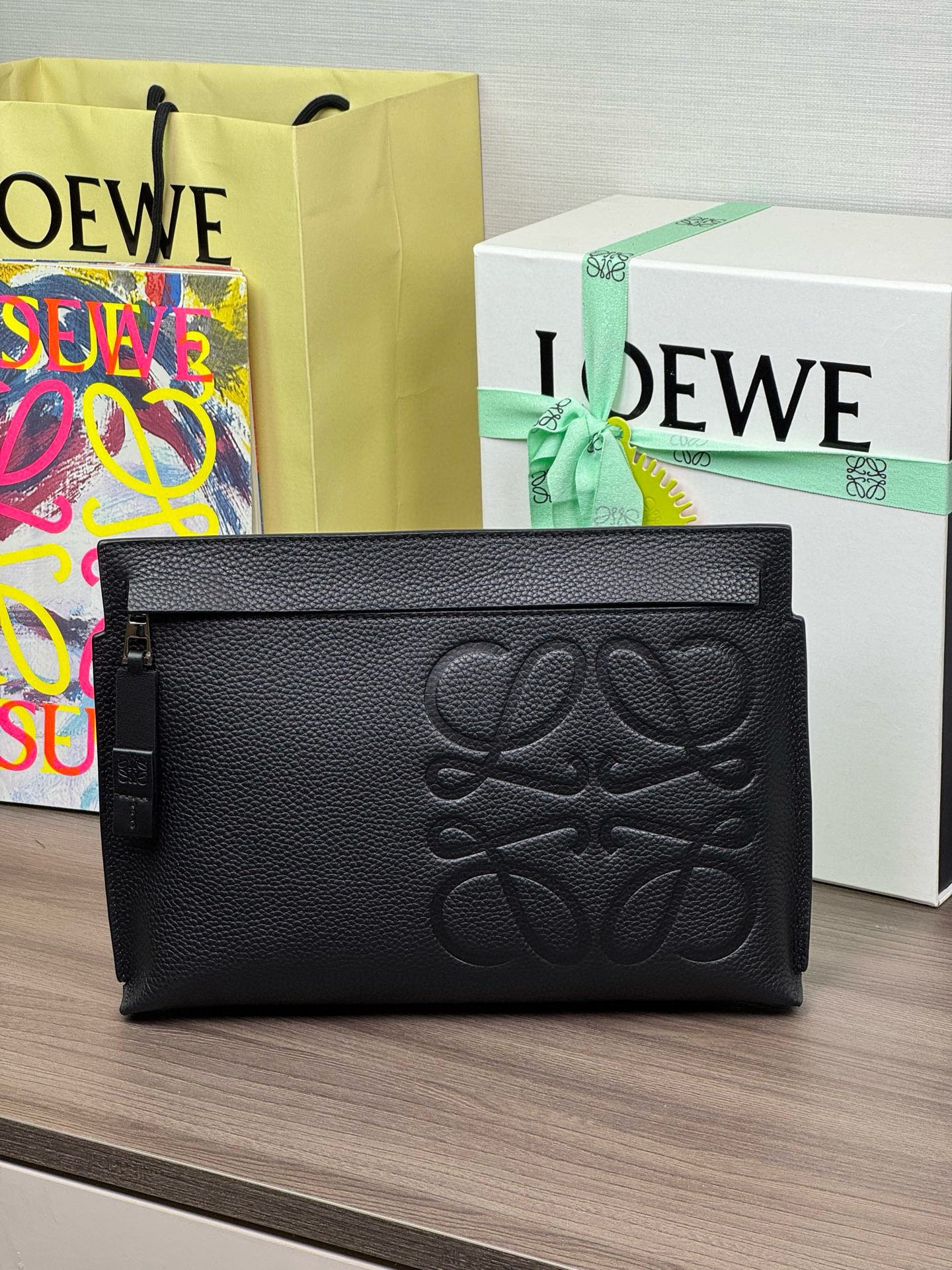 Loewe Brand T Full-grain Leather Handbag B6052804 - Image 5
