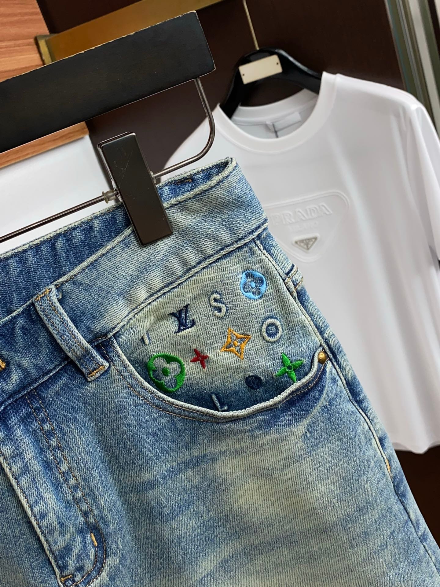 Louis Vuitton's latest spring 2026 denim shorts M6052805 - Image 5