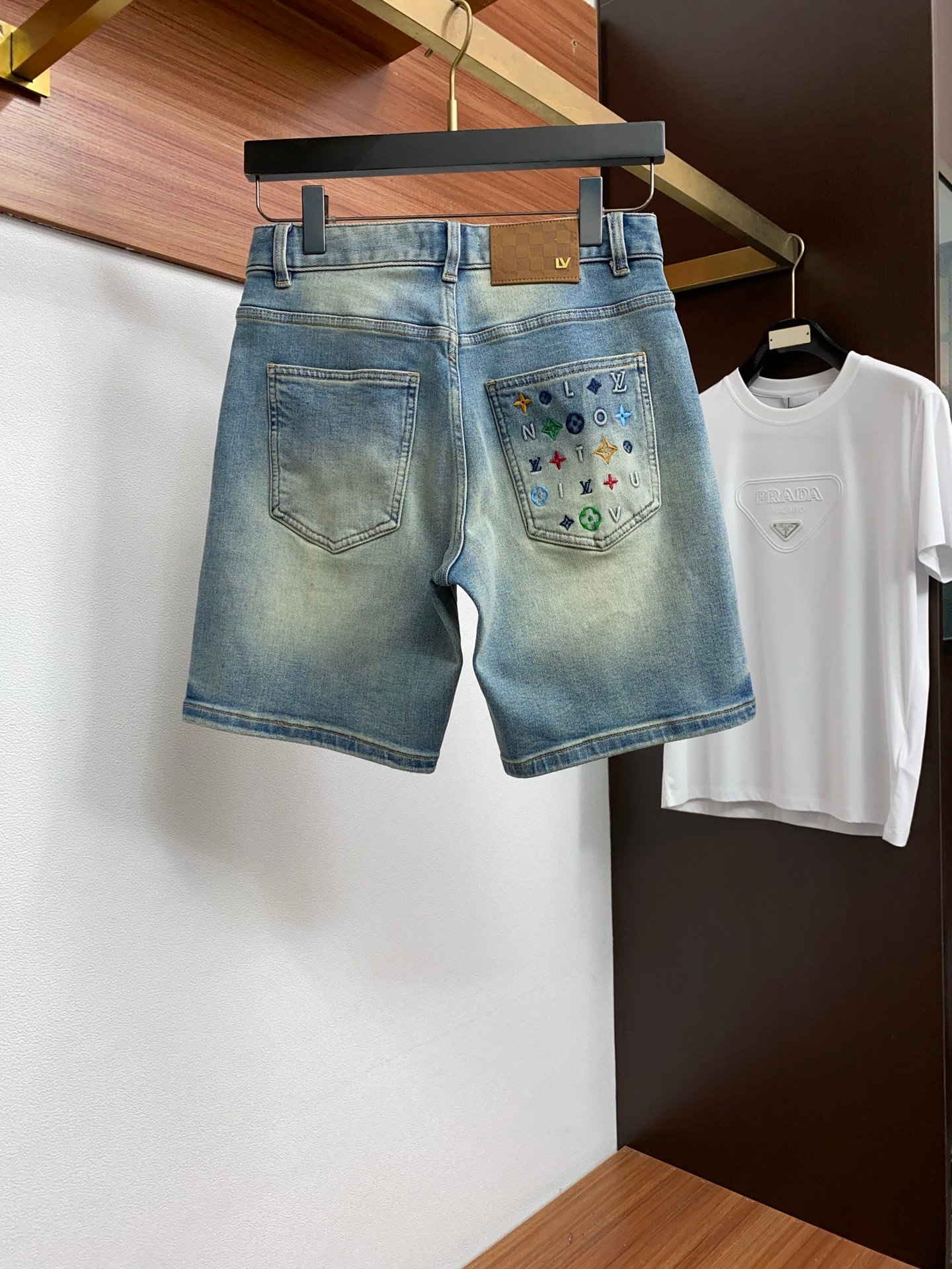 Louis Vuitton's latest spring 2026 denim shorts M6052805 - Image 3