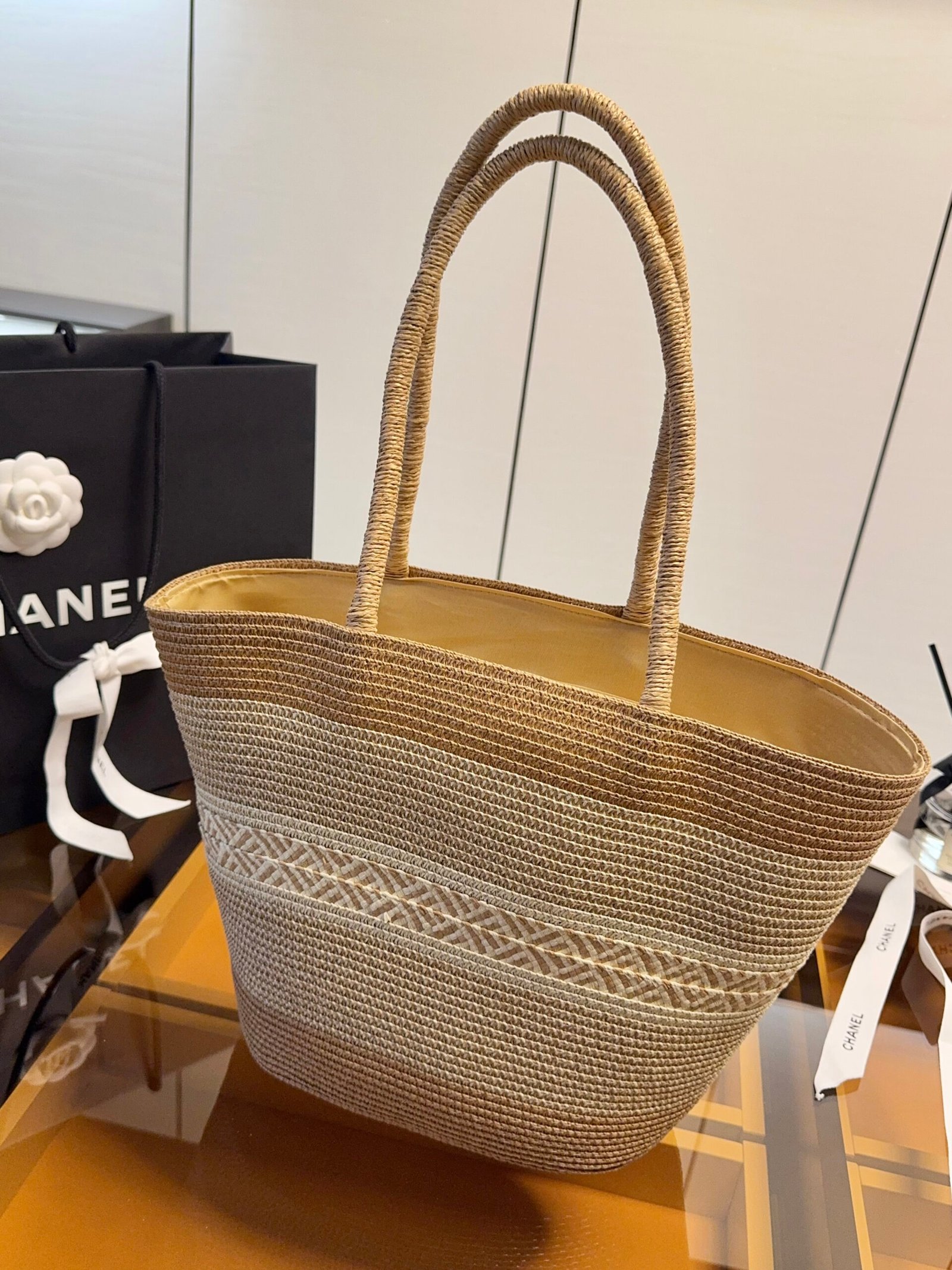 CHANEL Coco Beach Shopping Bag B6052904 - Image 7