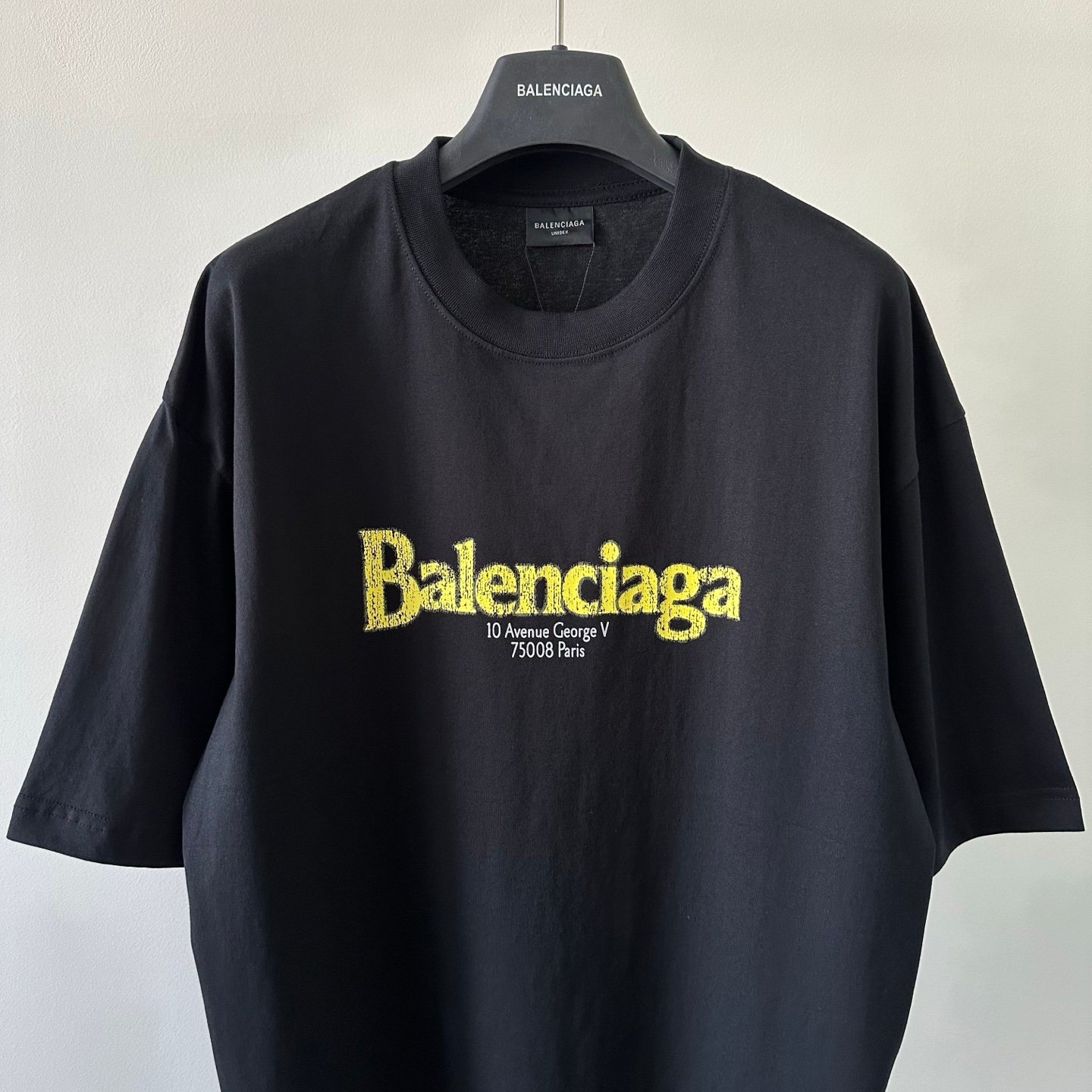 Camiseta Balenciaga con estampado de grieta en estilo negro y oro de colección M6052906 - Image 5
