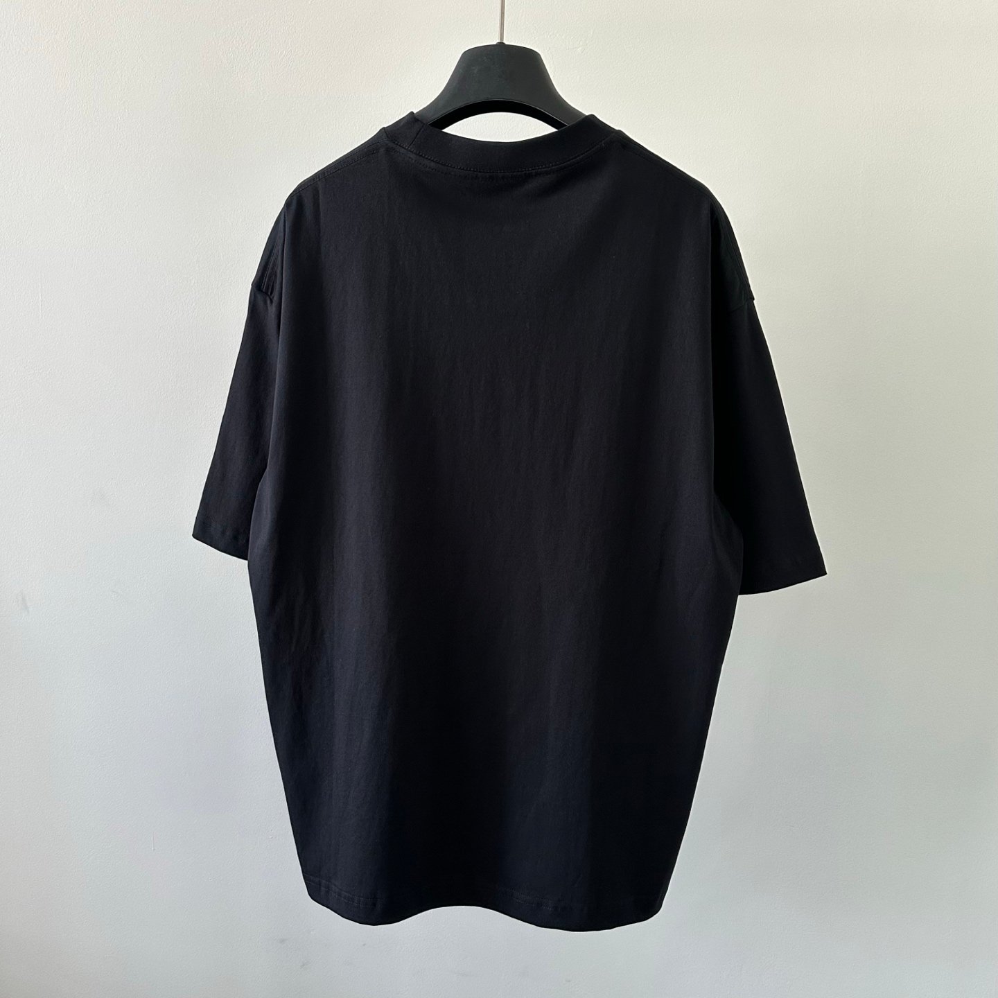 Camiseta Balenciaga con estampado de grieta en estilo negro y oro de colección M6052906 - Image 7