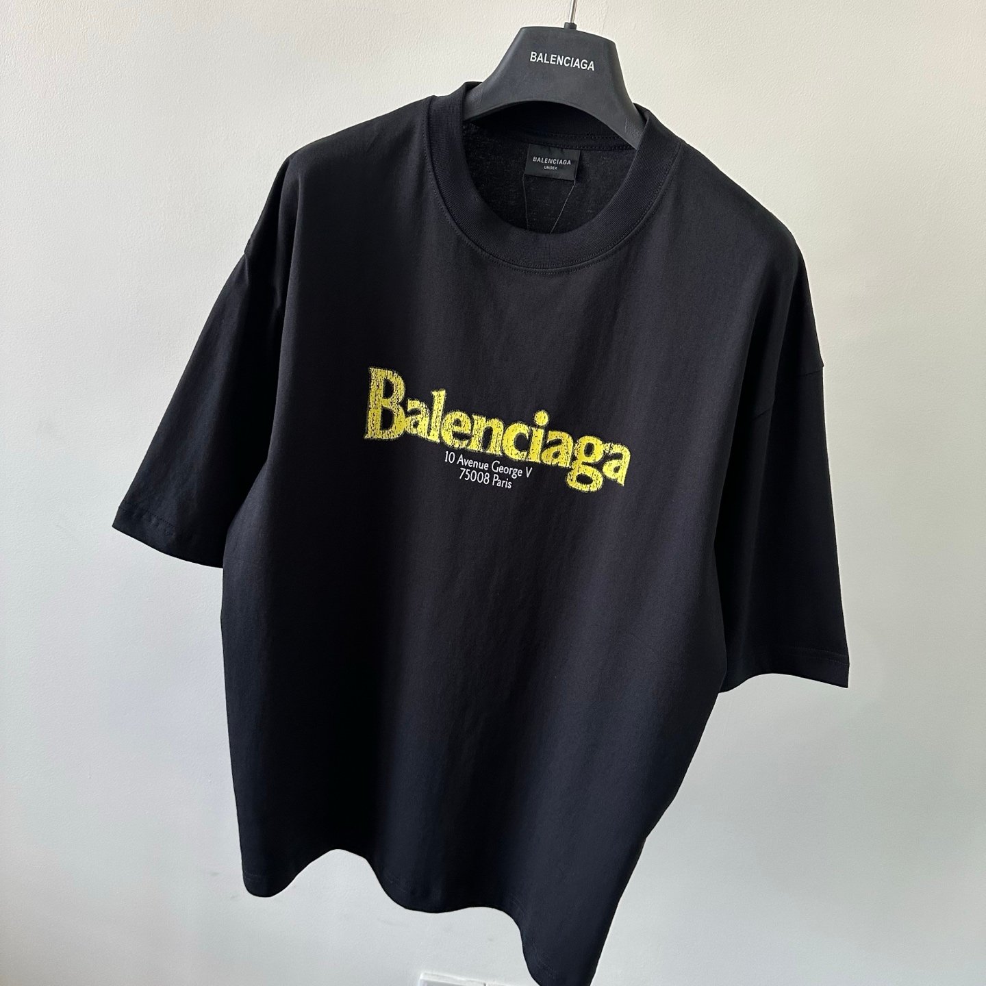 Camiseta Balenciaga con estampado de grieta en estilo negro y oro de colección M6052906 - Image 9