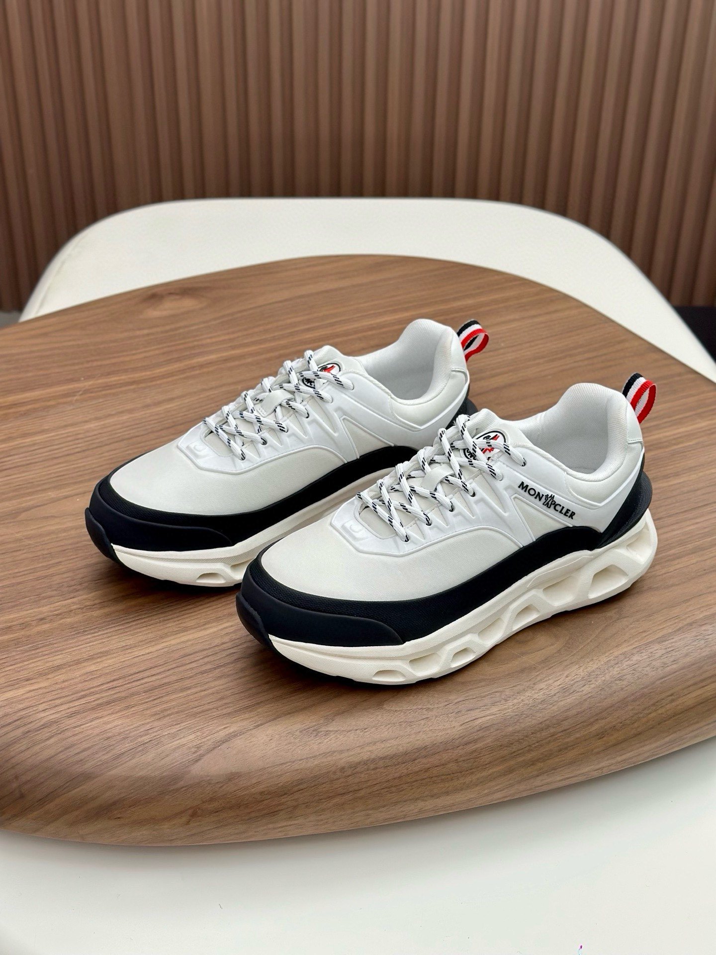 Zapatos deportivos Moncler para hombre B6052905 - Image 7