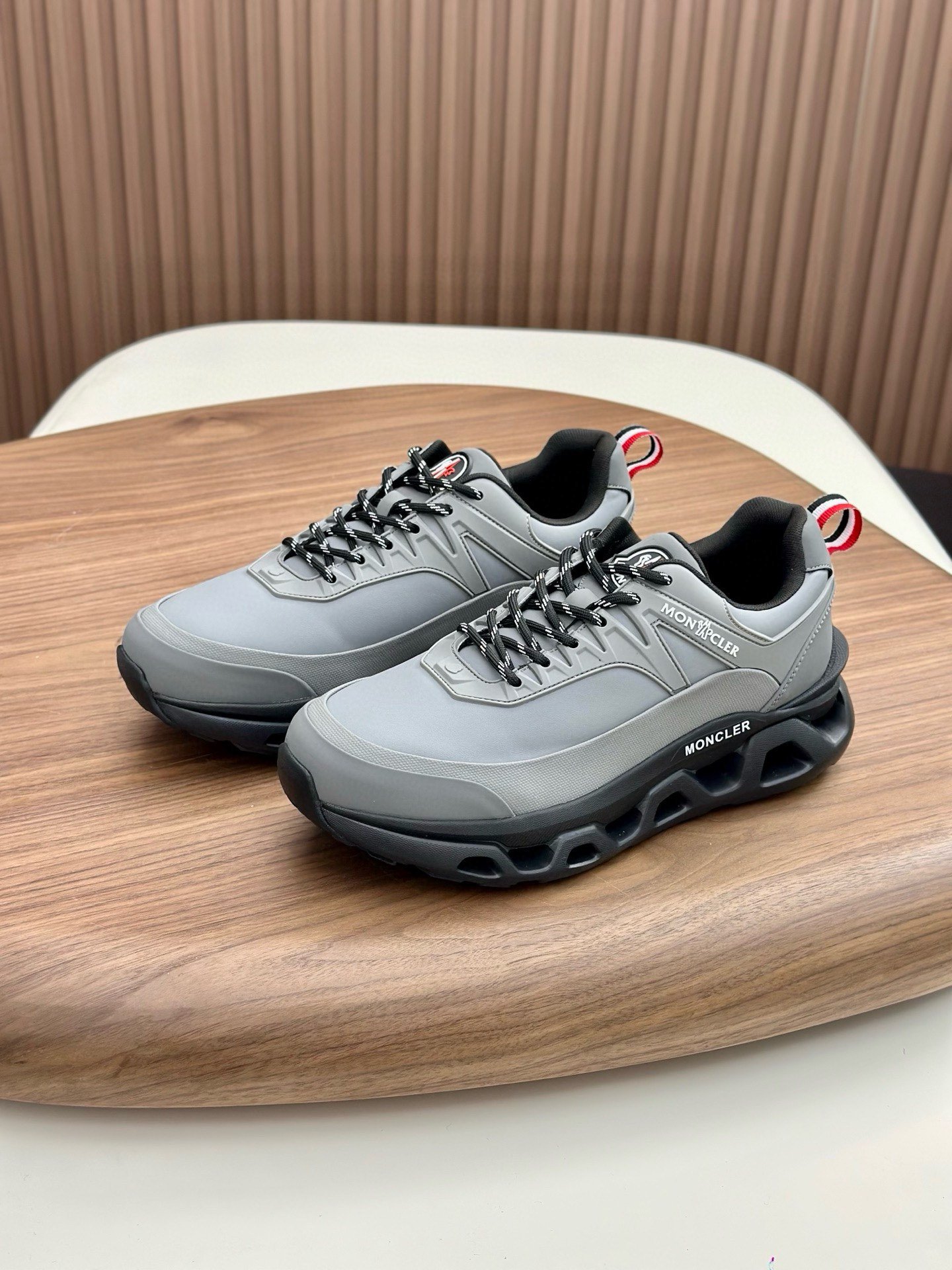 Zapatos deportivos Moncler para hombre B6052905 - Image 8
