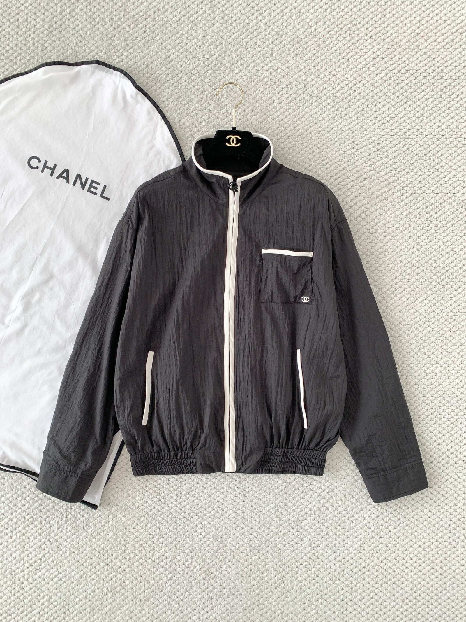 Chanel black sun-protective zip-up coat W6053004