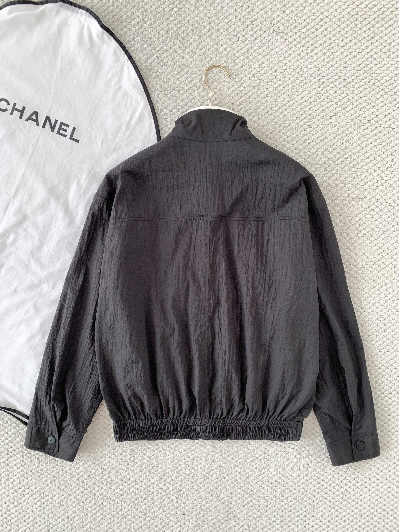Chanel black sun-protective zip-up coat W6053004 - Image 3