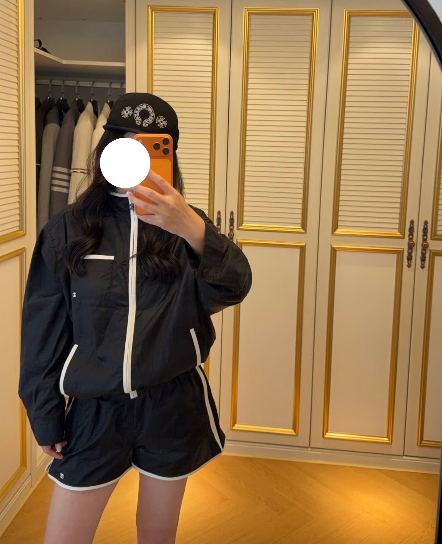 Chanel black sun-protective zip-up coat W6053004 - Image 6
