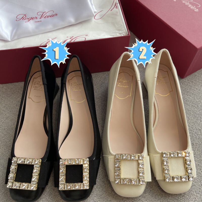 Roger Vivier Très Vivier Leather Beaded Flat Shoes B6053003