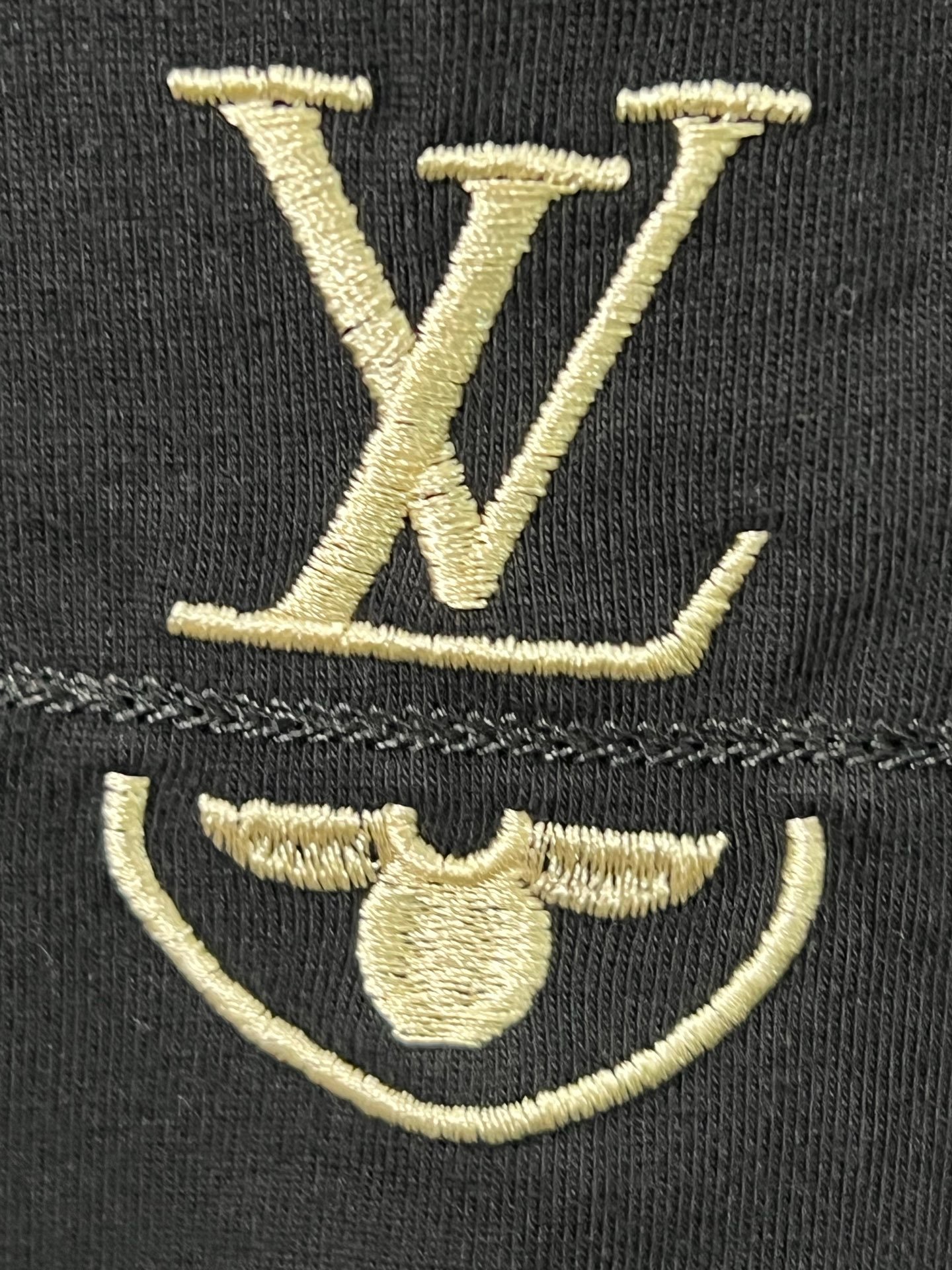 LV~ Patch embroidery style short sleeve shirt M6060105 - Image 13