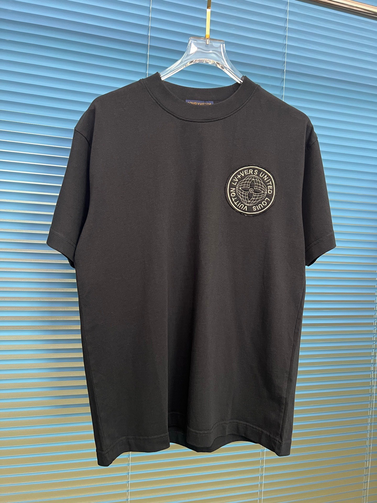 LV~ Patch embroidery style short sleeve shirt M6060105 - Image 5