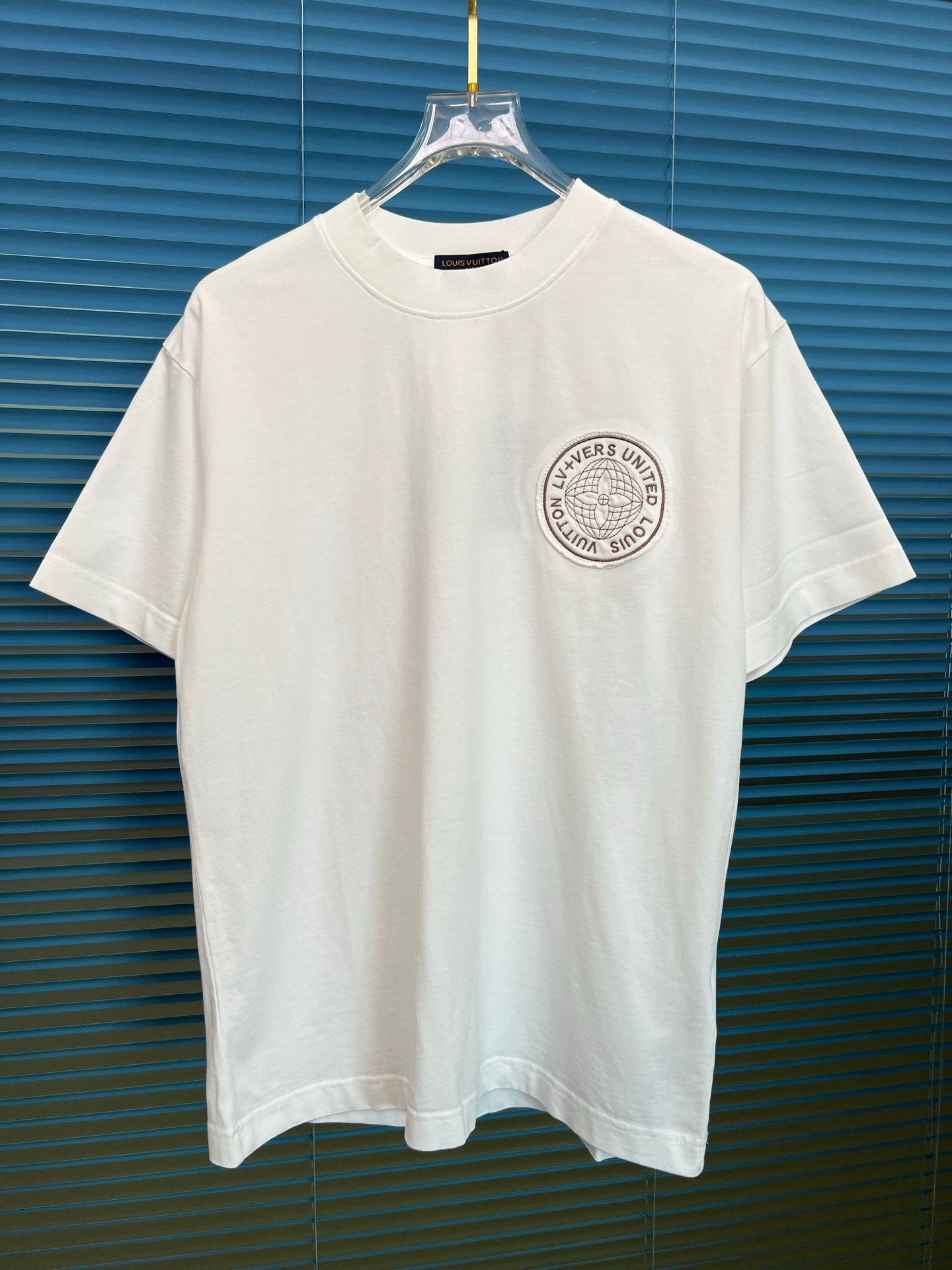LV~ Patch embroidery style short sleeve shirt M6060105 - Image 6