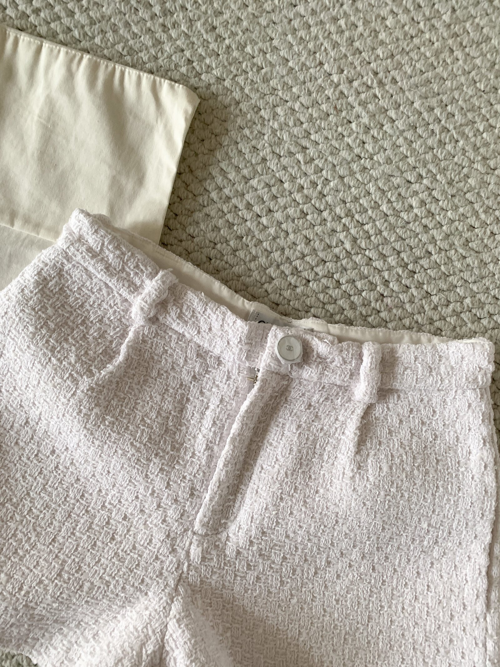 CHANEL white tweed short pants W6060101 - Image 4