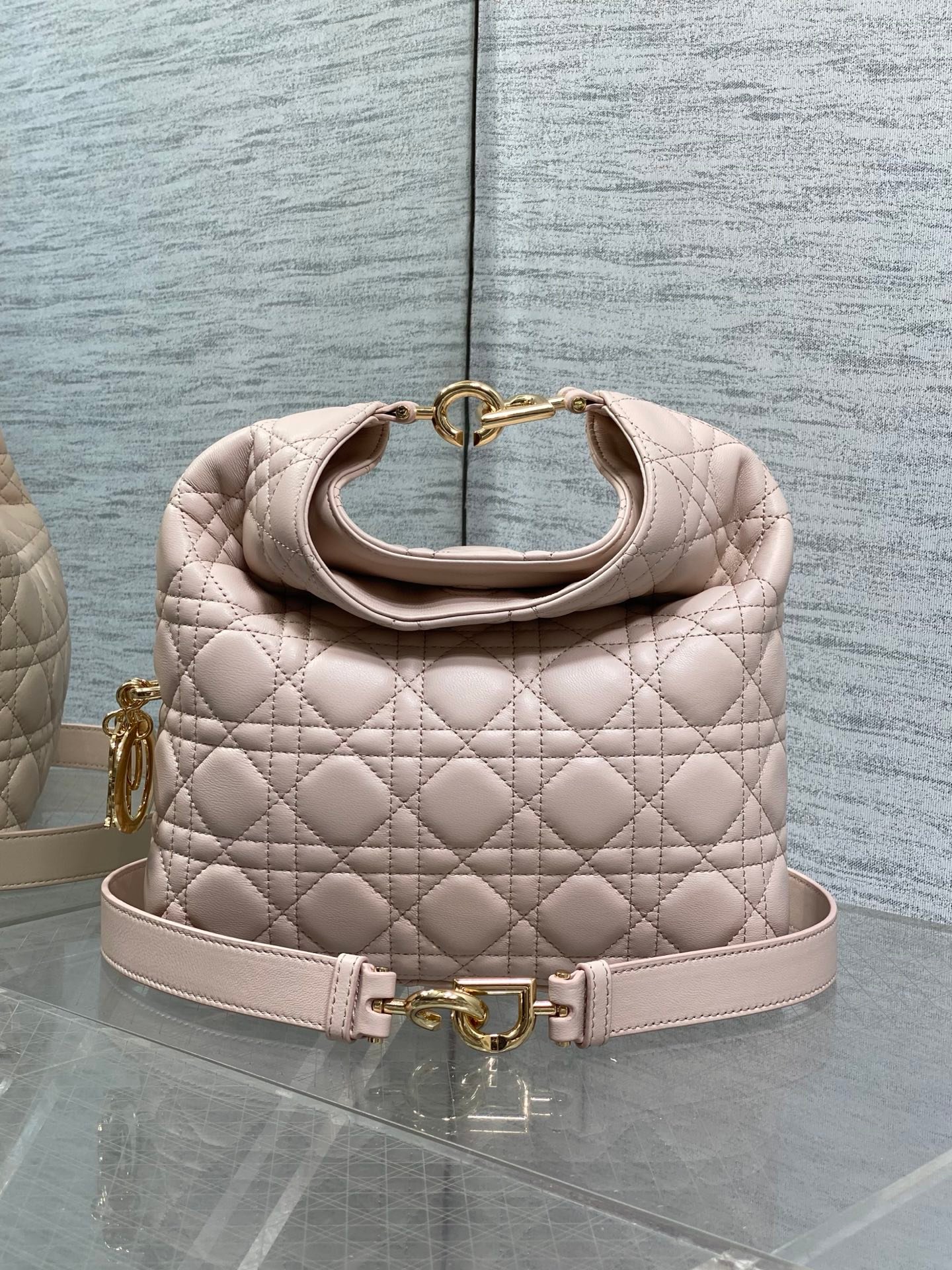 Dior Toujours Handbag B6060101 - Image 3
