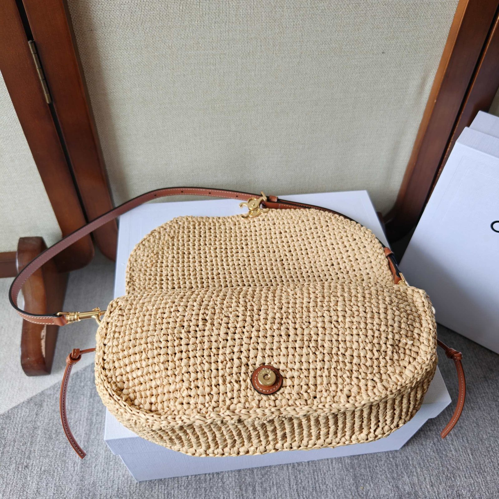 CELINE Little Halfmoon Soft Triomphe bag B6060103 - Image 6