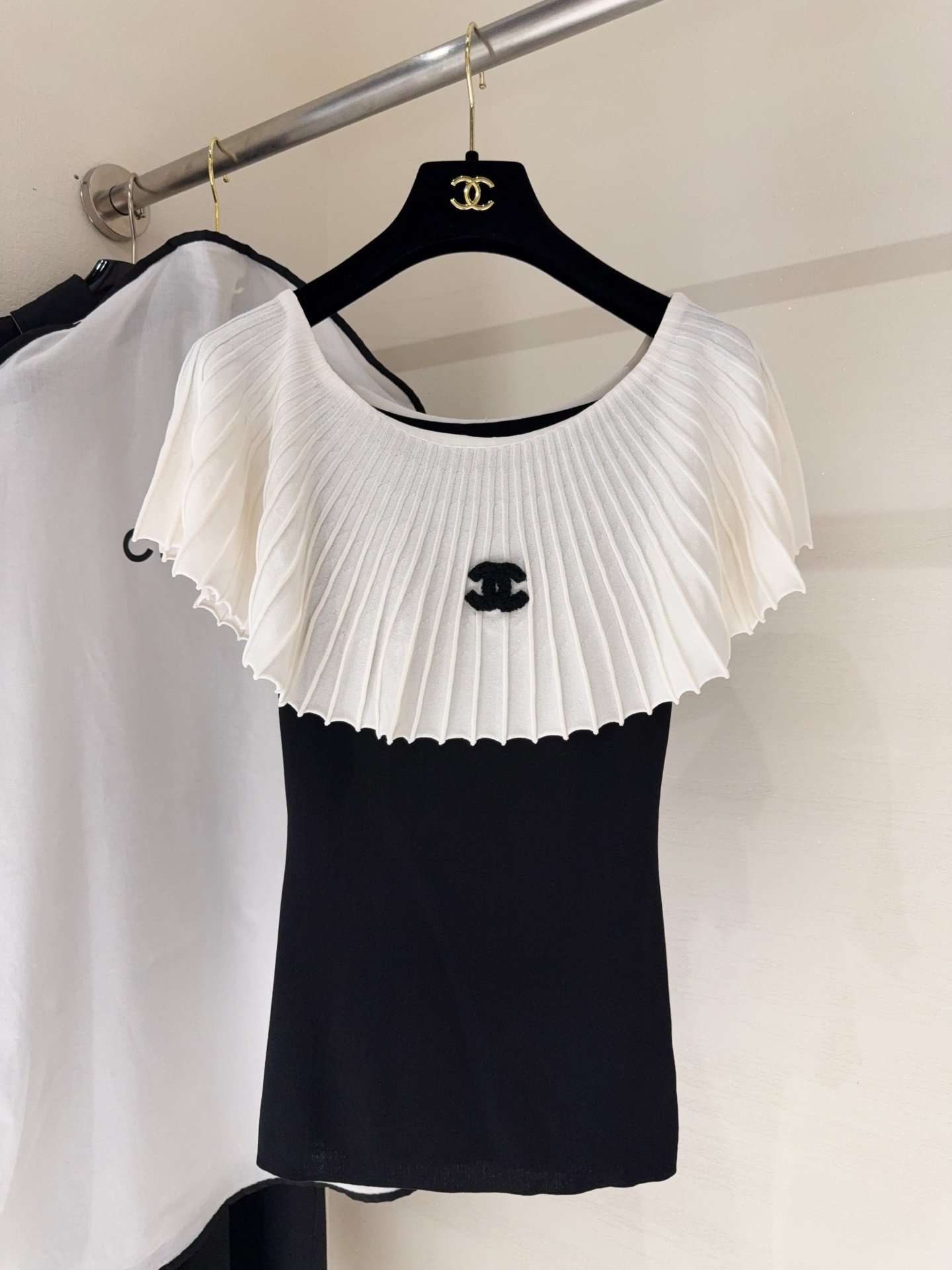 Chanel black and white contrast knit top W6060204 - Image 2