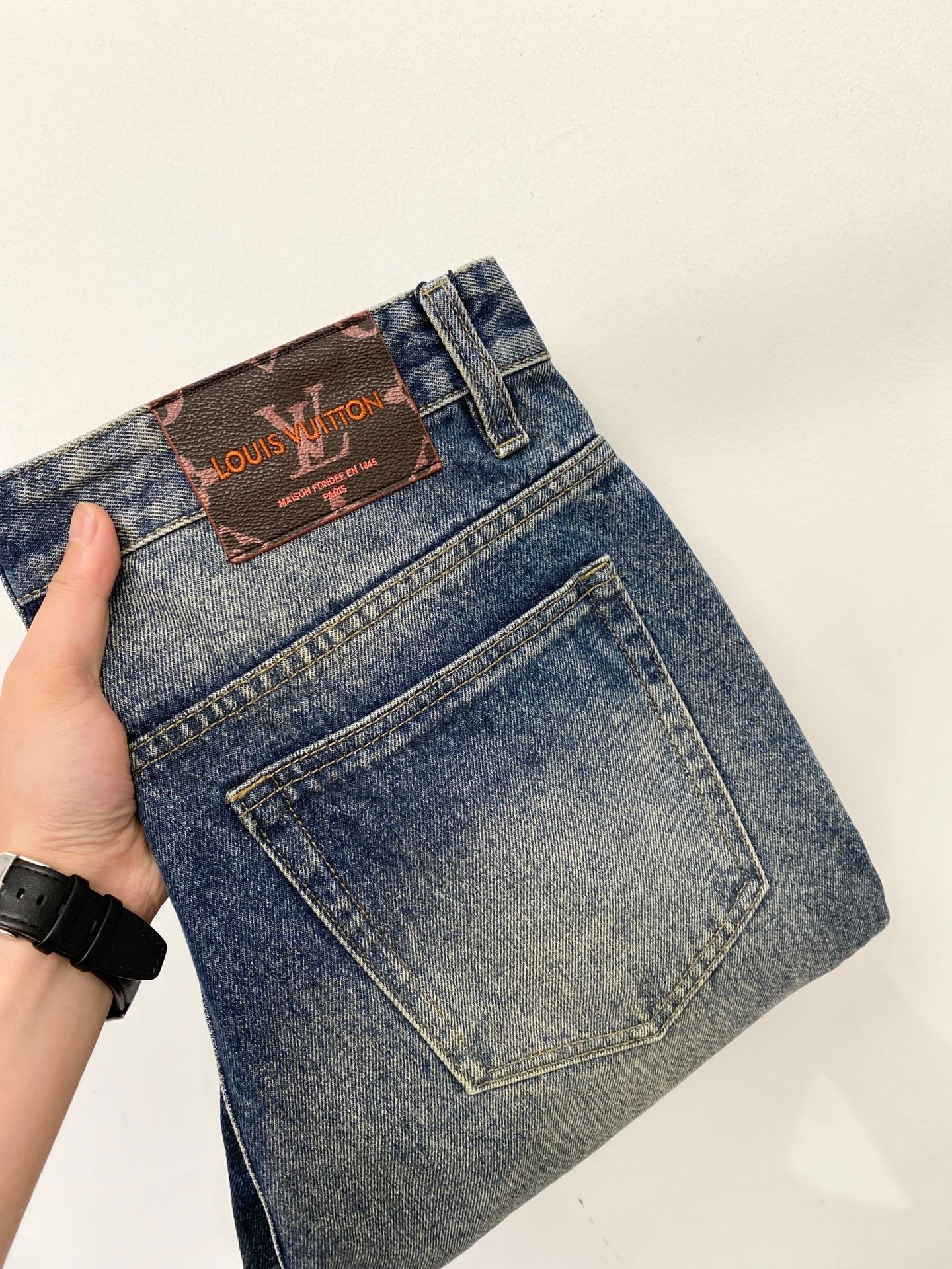 LV, 2026 latest style washed casual jeans M6060302 - Image 3
