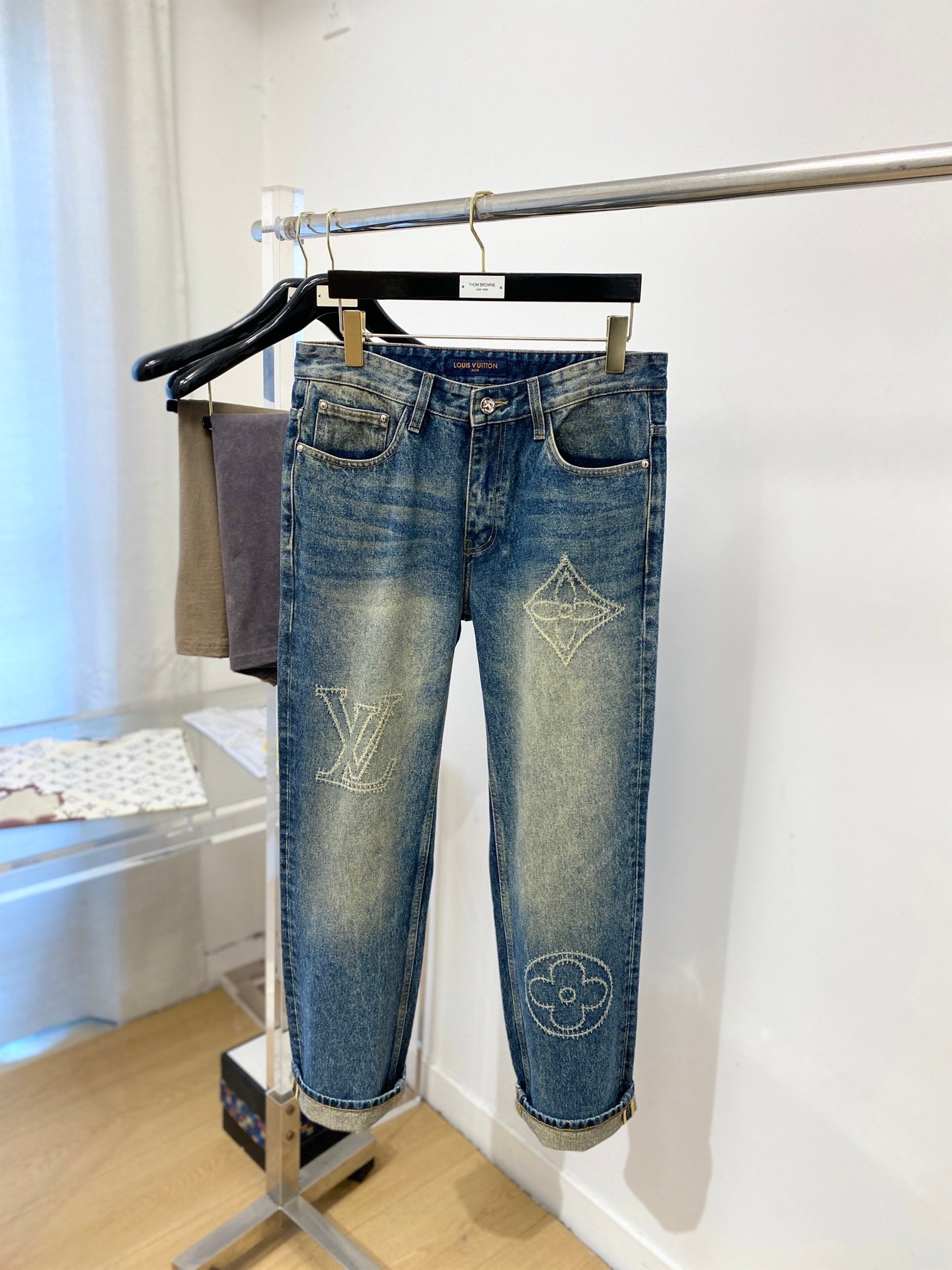 LV, 2026 latest style washed casual jeans M6060302