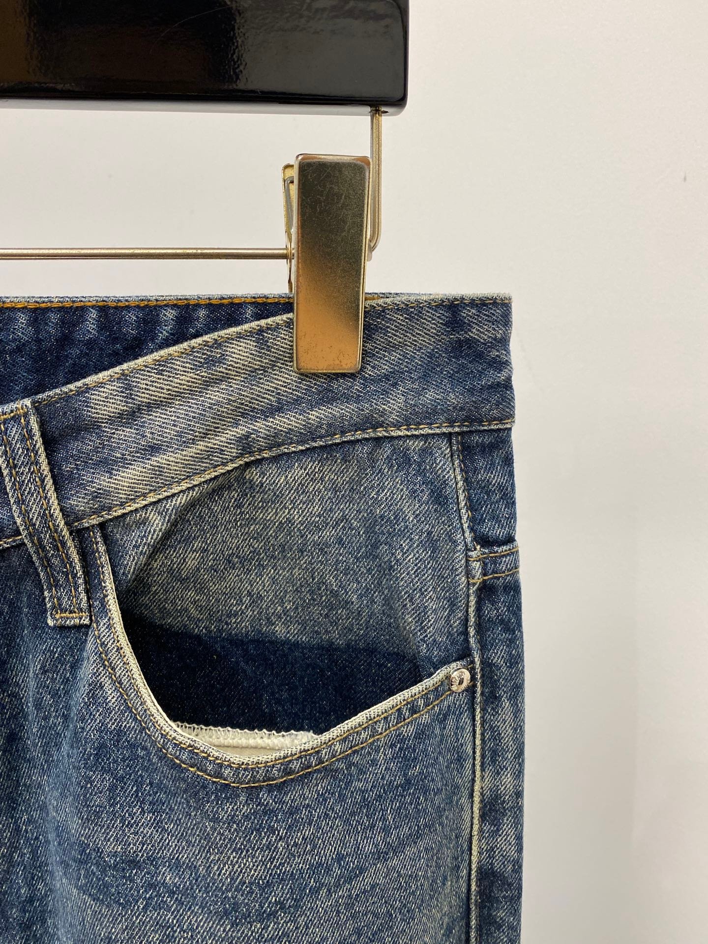 LV, 2026 latest style washed casual jeans M6060302 - Image 5
