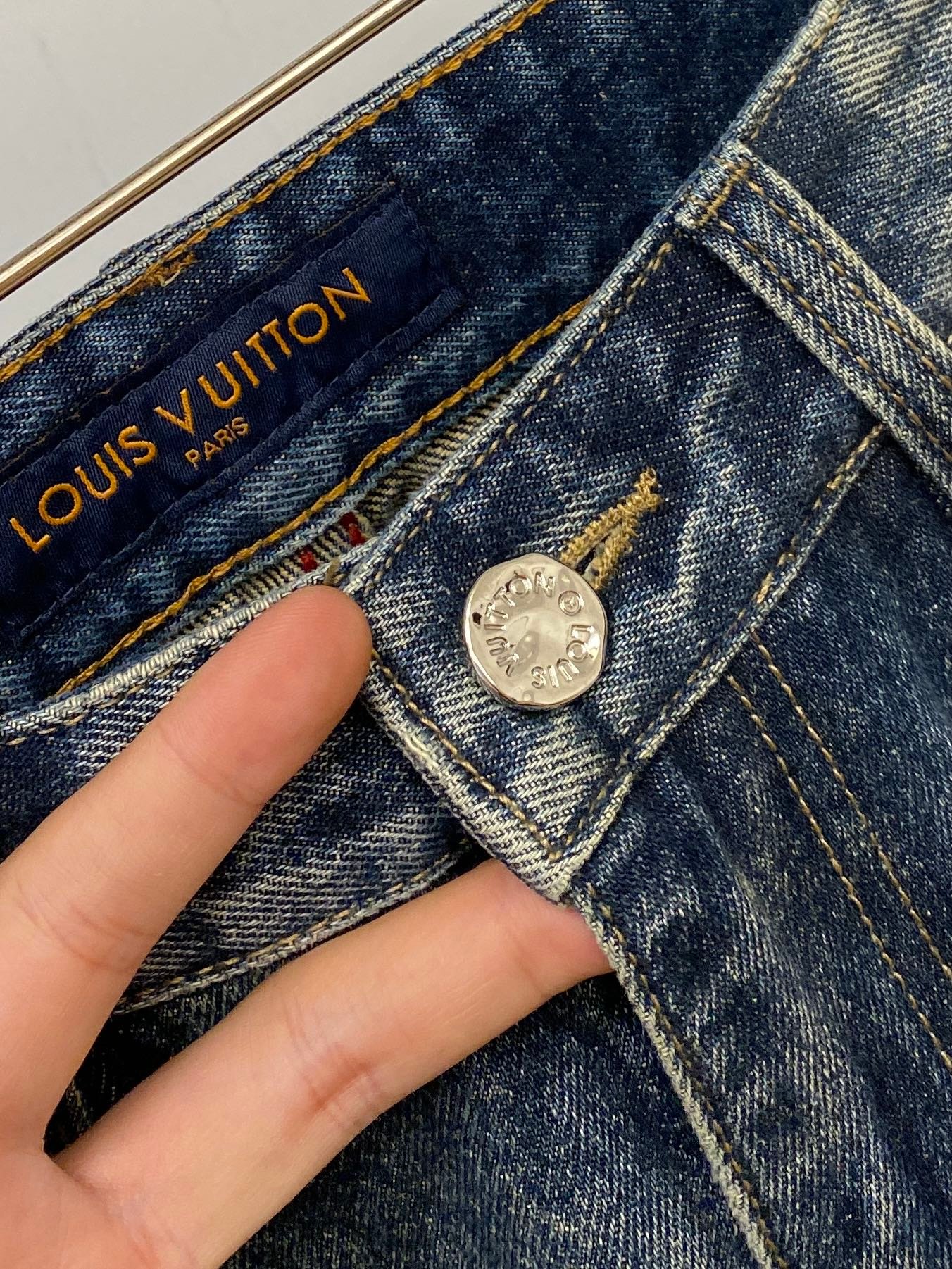 LV, 2026 latest style washed casual jeans M6060302 - Image 8