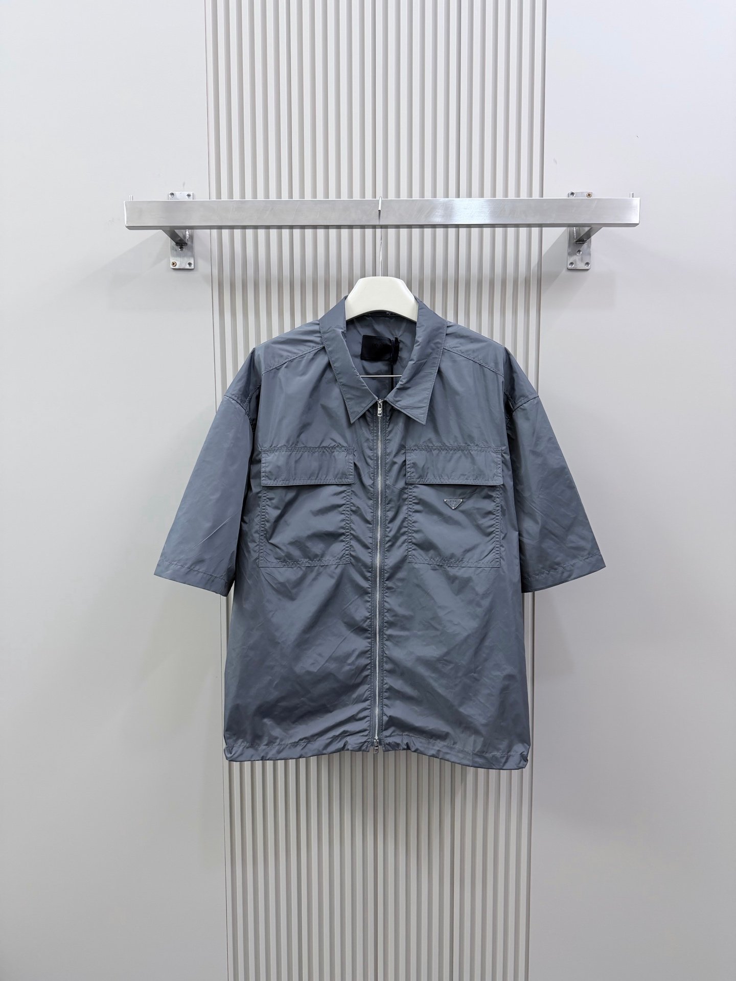 Prada Solid-color Lightweight Nylon Zippered Short-Sleeved Shirt M6060501