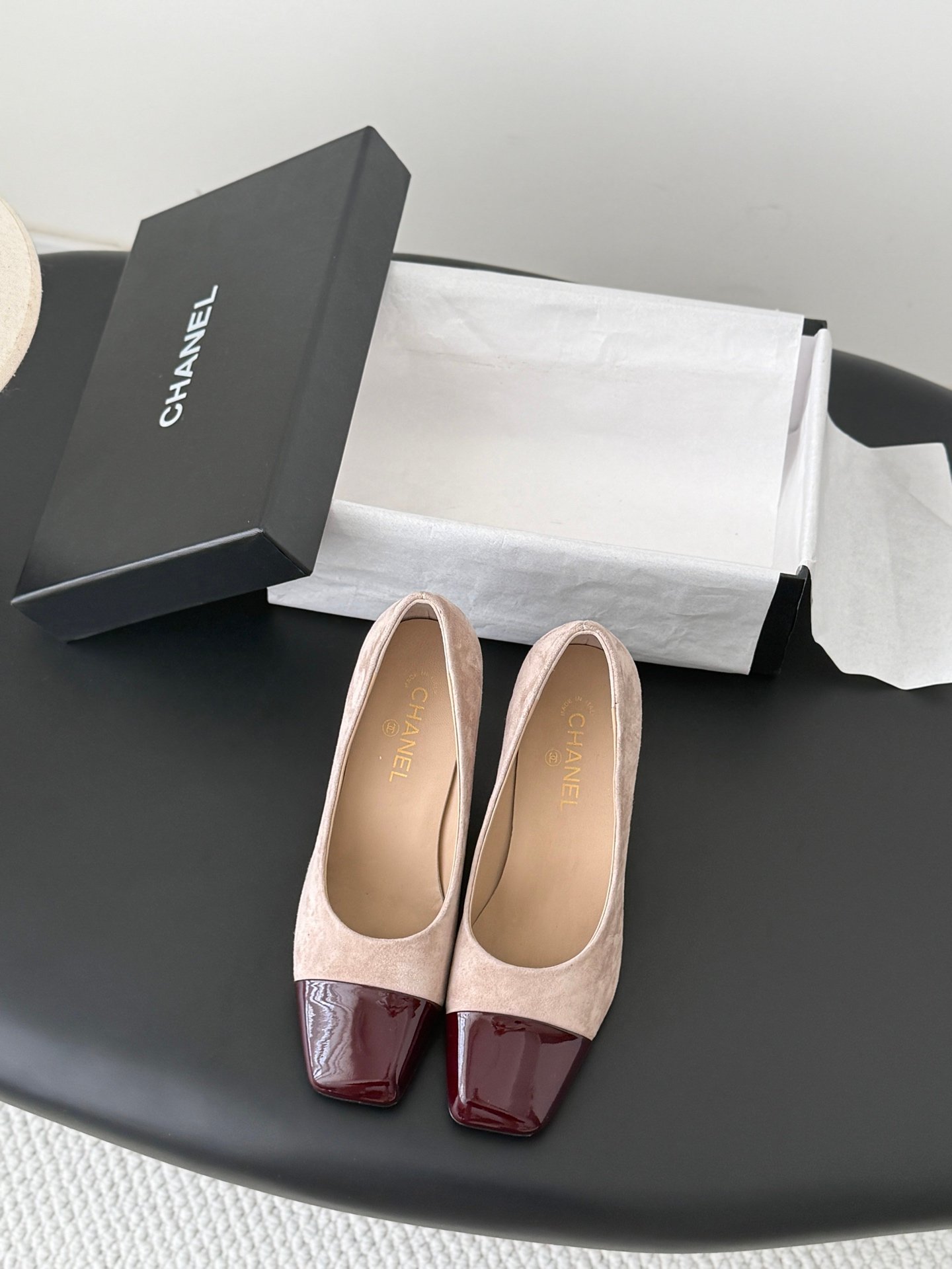 Chanel retro-style square-toe platform shoes B6060801 - Image 2