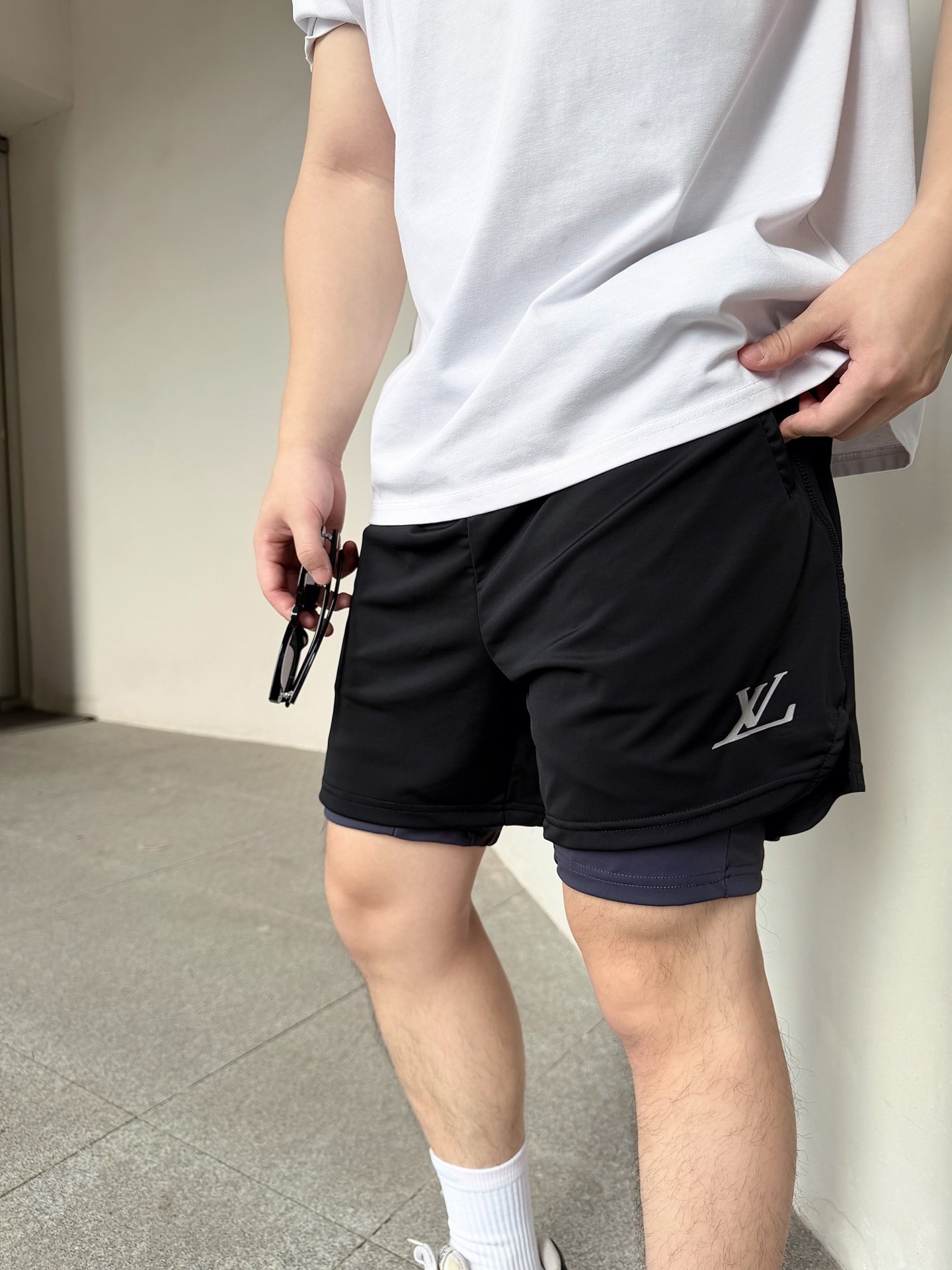 LOUIS VUITTON logo double-layer sports shorts M6060901 - Image 2