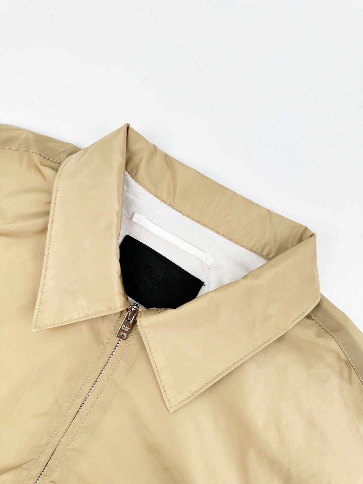 Prada Triangle Logo Zippered Short-Sleeved Shirt M6060902 - Image 7