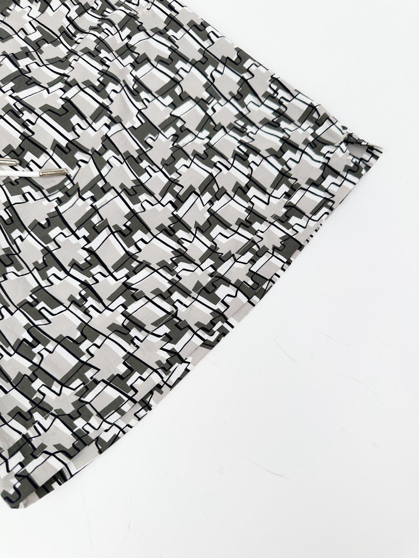 Hermes Paris Printed Logo Shorts M6060904 - Image 10