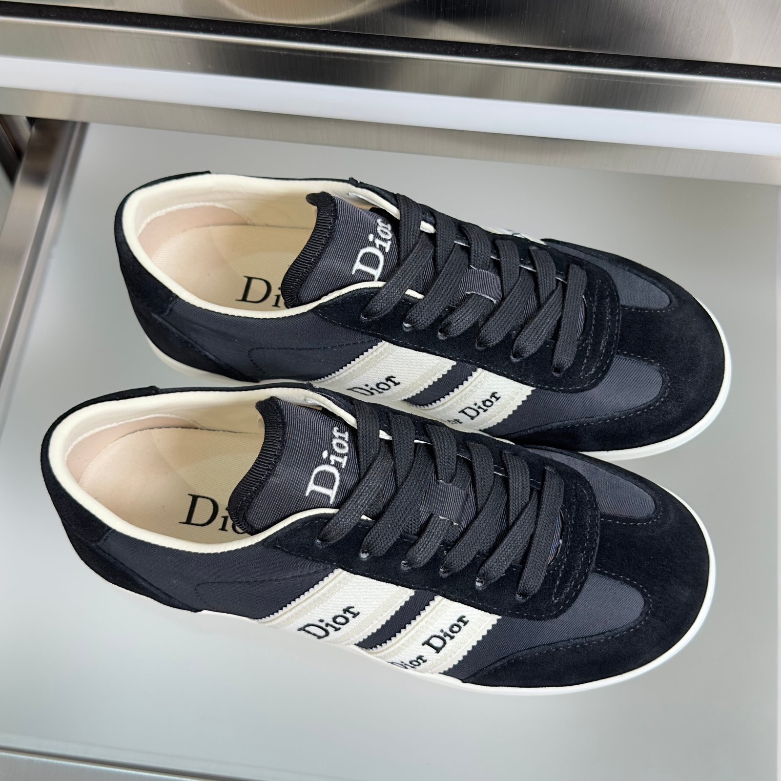 Dior Ribbon Sneaker B6061001 - Image 2