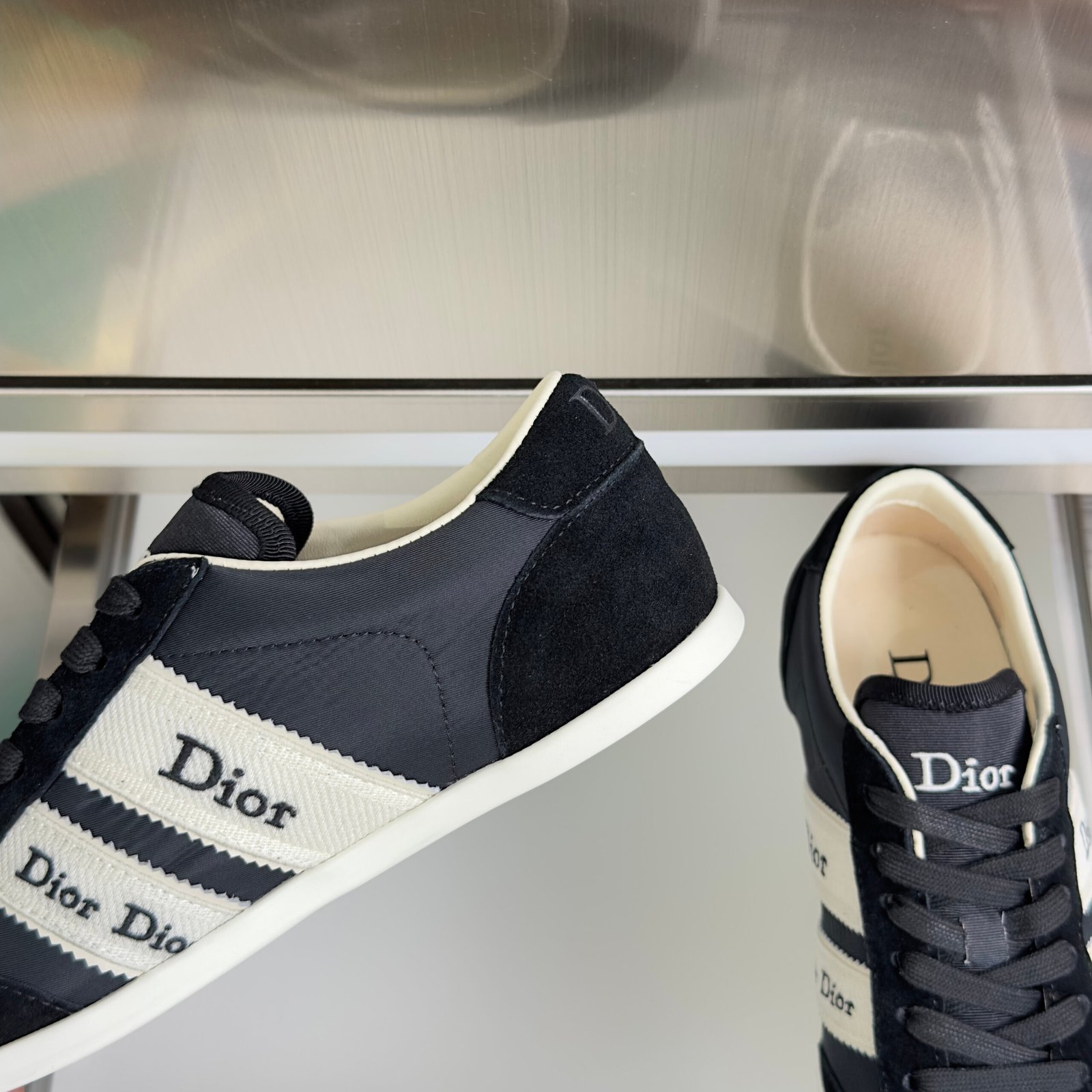 Dior Ribbon Sneaker B6061001 - Image 4