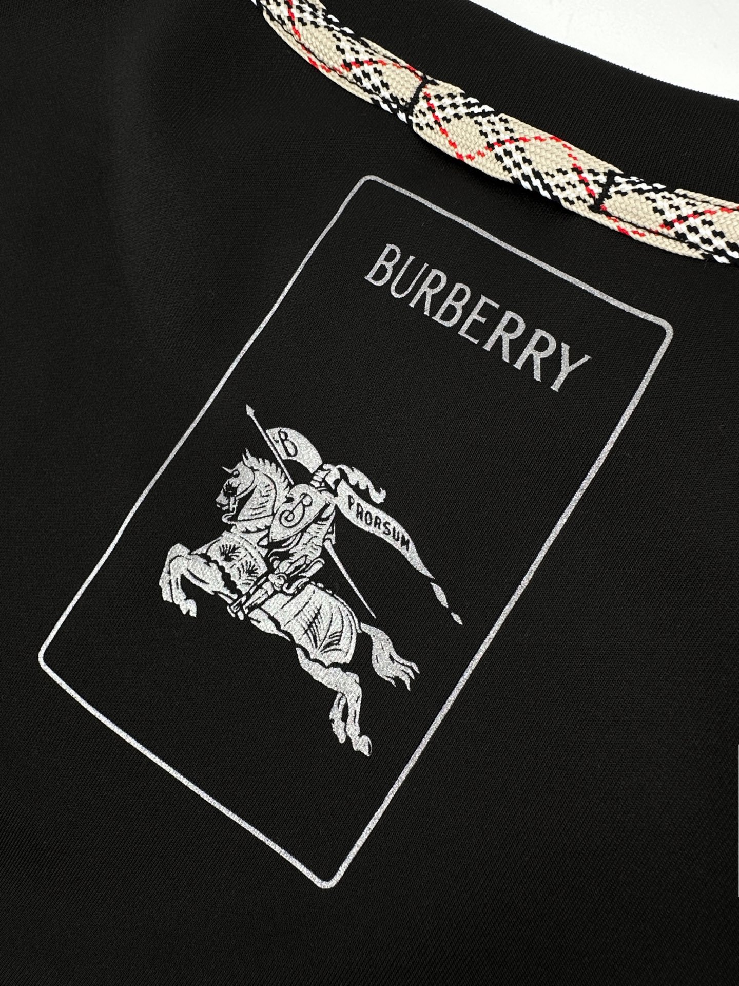 Burberry Knight Logo Check Shirt M6061101 - Image 5