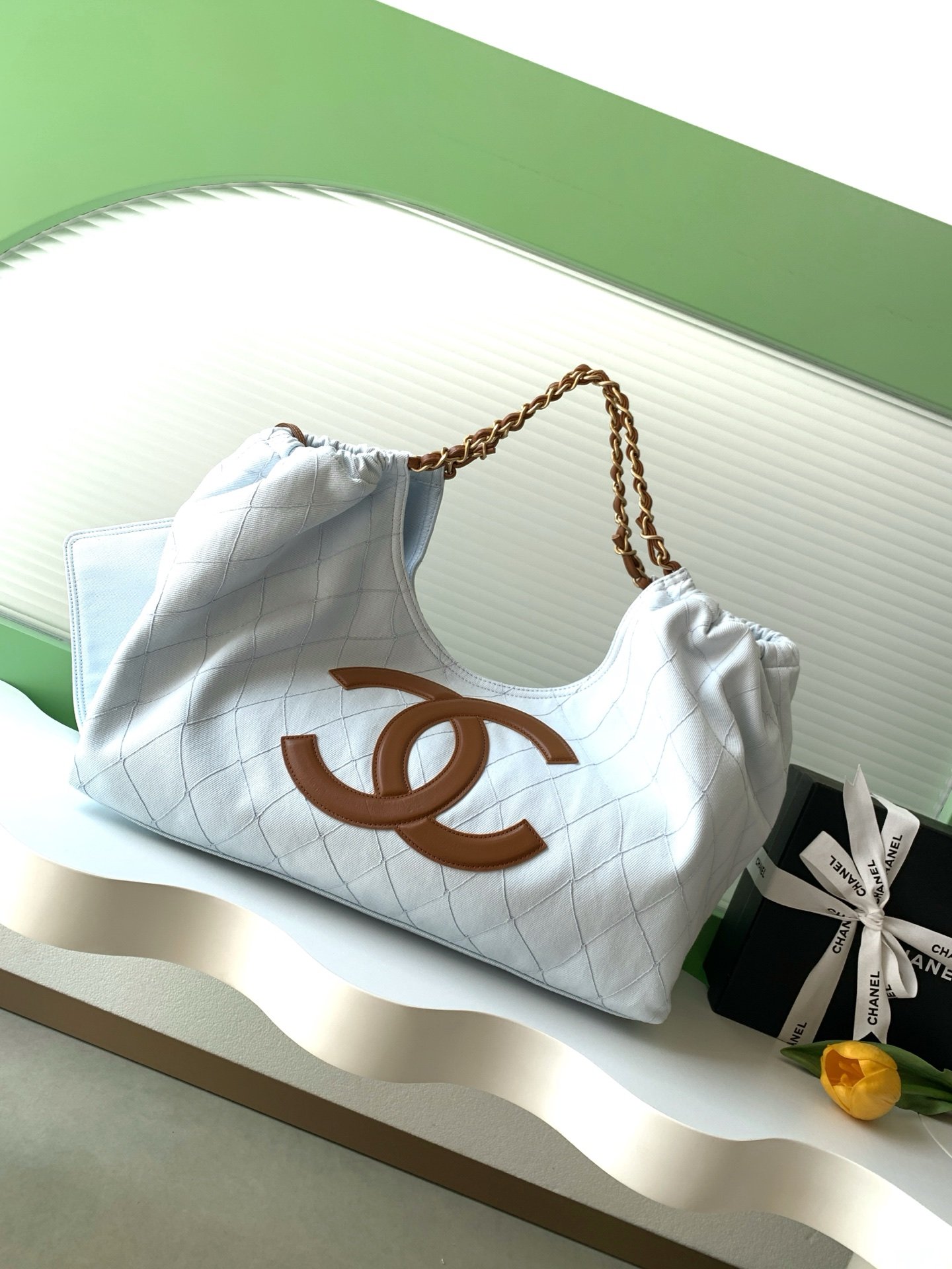 CHANEL Coco Beach Denim Bucket Bag B6061203 - Image 2