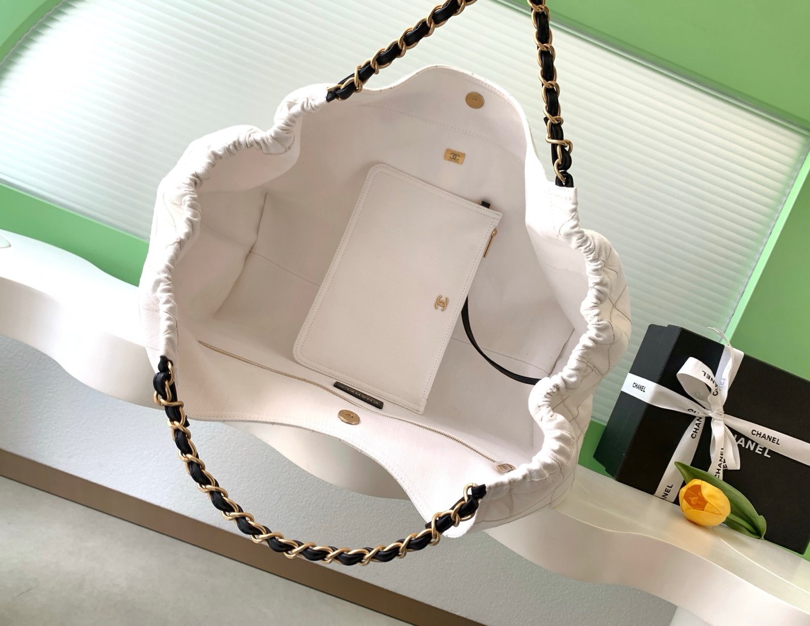 CHANEL Coco Beach Denim Bucket Bag B6061203 - Image 7