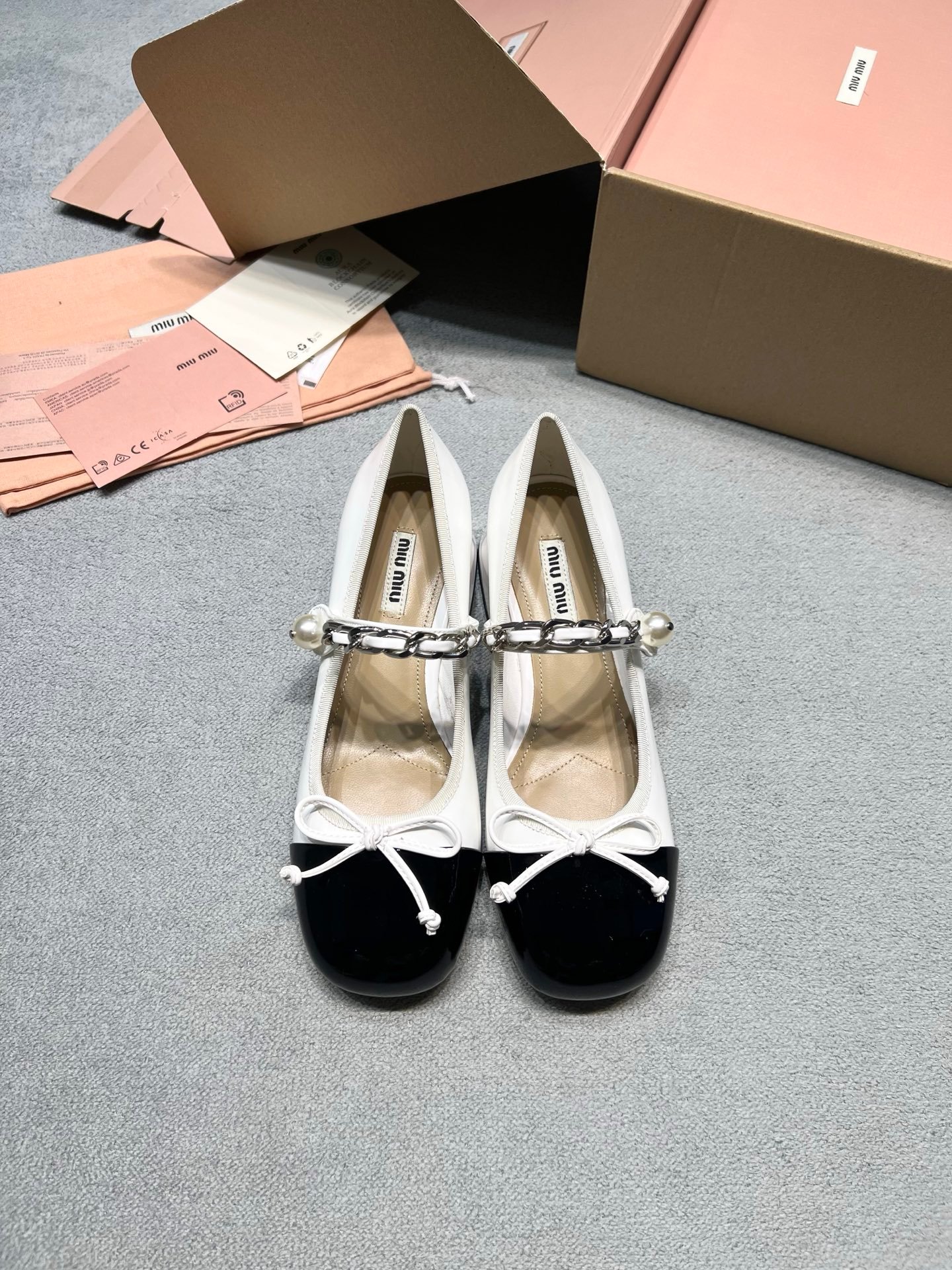 Miu Miu Two-tone Leather Mary Jane Shoes B6061204 - Image 2