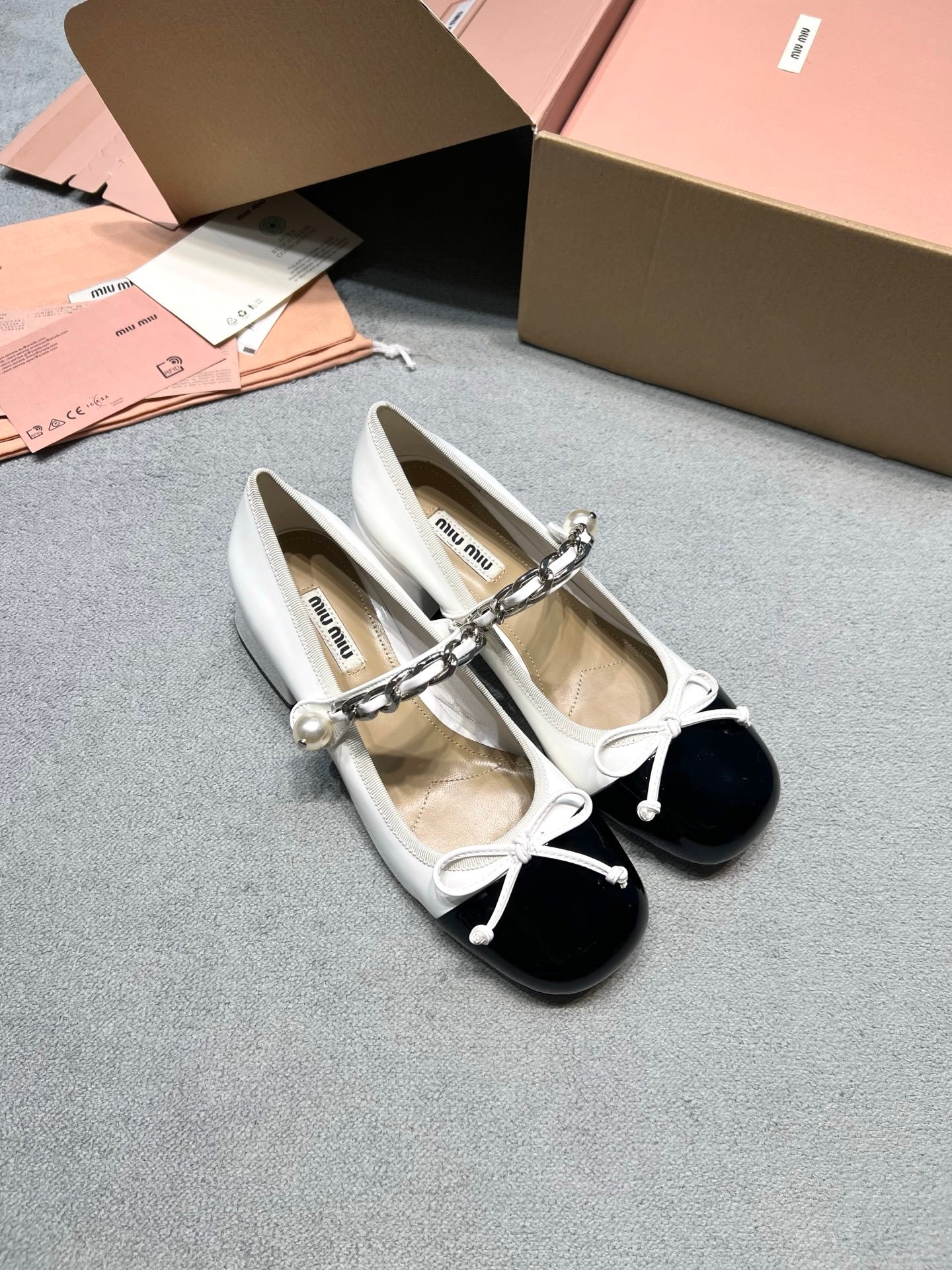 Miu Miu Two-tone Leather Mary Jane Shoes B6061204 - Image 3