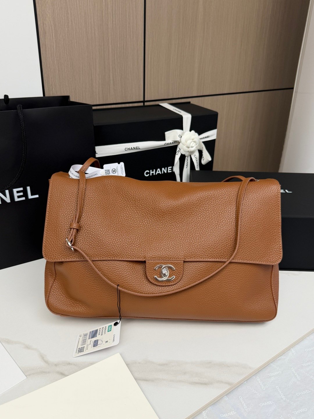 Chanel Maxi flapbag , Grained calfskin B6061301 - Image 2