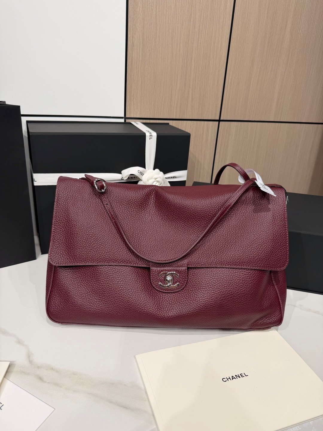 Chanel Maxi flapbag , Grained calfskin B6061301 - Image 5