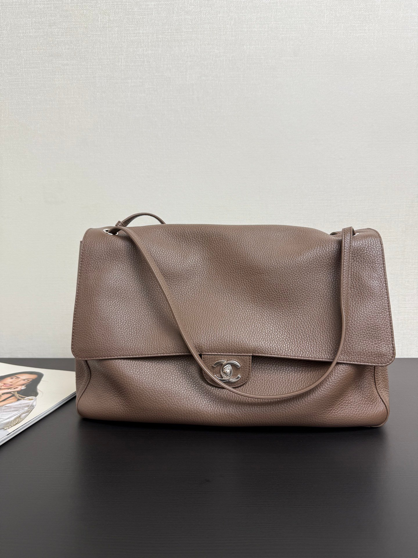 Chanel Maxi flapbag , Grained calfskin B6061301 - Image 9